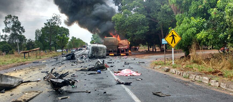 TRAGÉDIA NO OESTE: Vídeo mostra rastro de destruição após acidente que matou três na Bahia