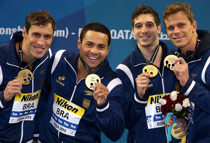 Brasil é ouro no 4x100m medley e encerra Mundial de natação em 1º lugar