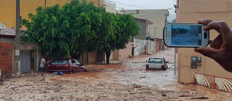 PREJUÍZO: Forte chuva causa transtorno e estragos na cidade de Caetité; Veja vídeo