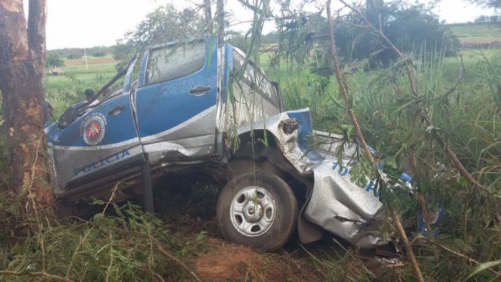 BR-242: viatura capota e soldado da PM morre em Barreiras