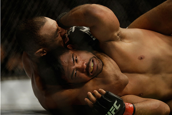 Roan ?Jucão? tem atuação perfeita e finaliza Mark Muñoz no card preliminar do UFC 184