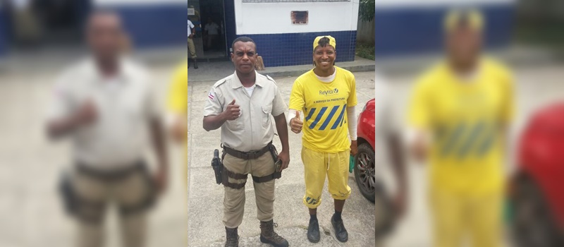 HONESTIDADE: Gari encontra celular perdido dentro de lixeira e devolve ao dono em Salvador