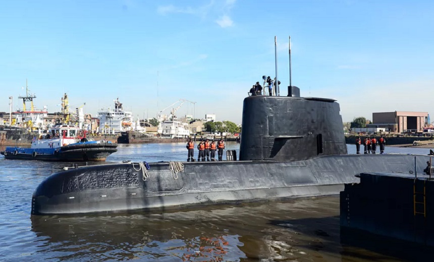 Marinha argentina continua busca por submarino, mas suspende resgate