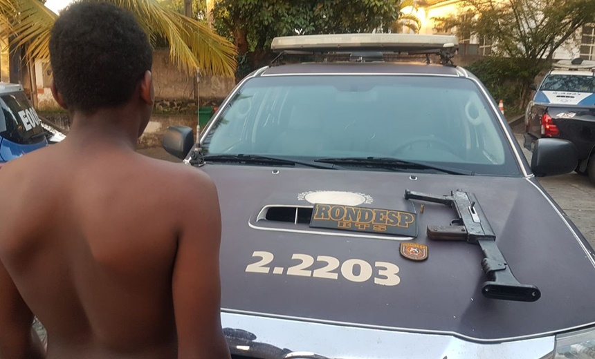 &#8220;BRINQUEDO&#8221; ERRADO: Jovem de 15 anos é apreendido com submetralhadora em Salvador