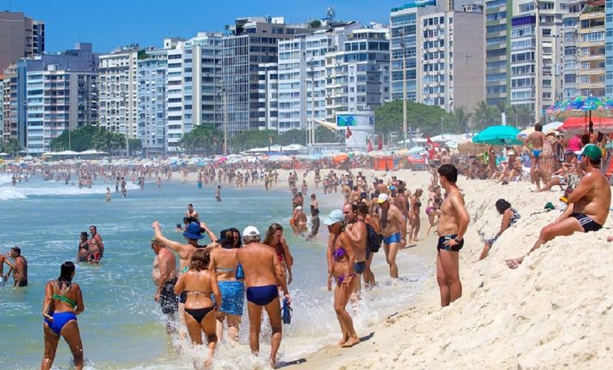 BARRIL: Briga de camelôs nesta manhã termina em morte na Praia de Copacabana