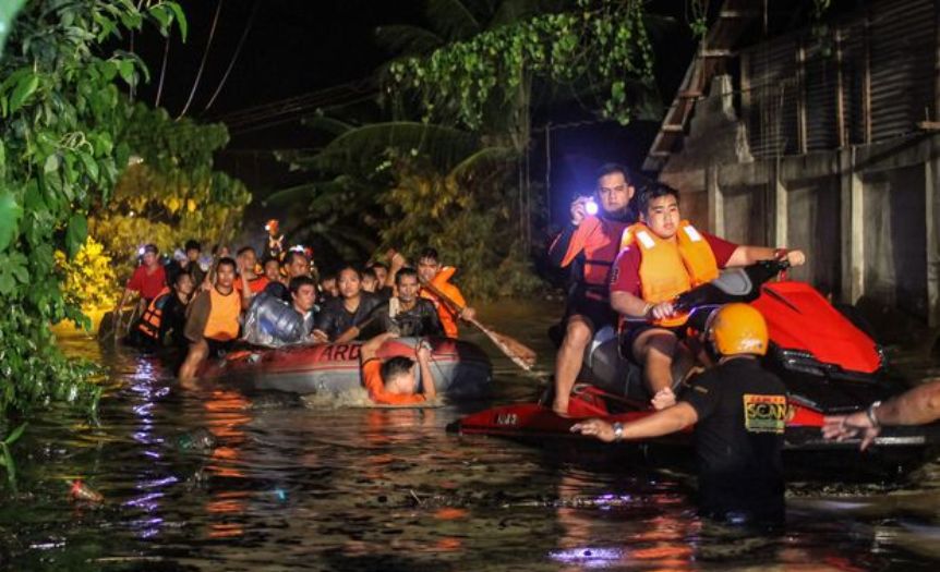 Tempestade Tembin deixa pelo menos 126 mortos nas Filipinas