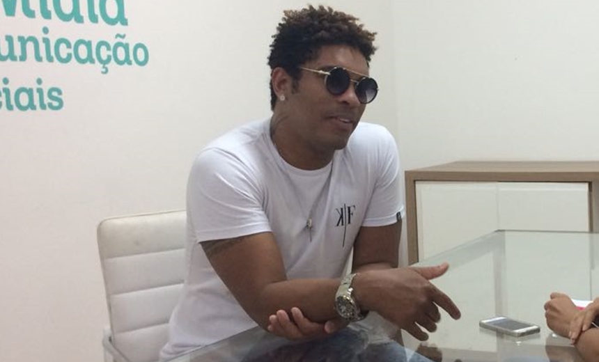 ENTREVISTA: Denny Denan fala sobre réveillon, carnaval e o que achou da nova Timbalada