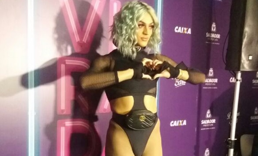 FESTIVAL DA VIRADA: Pabllo Vittar evita polêmicas, anima público e chama fã ao palco