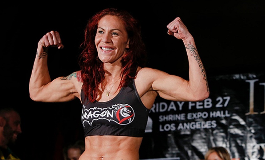 UFC: Fotógrafo que chamou brasileira Cris Cyborg de &#8220;homem&#8221; é banido