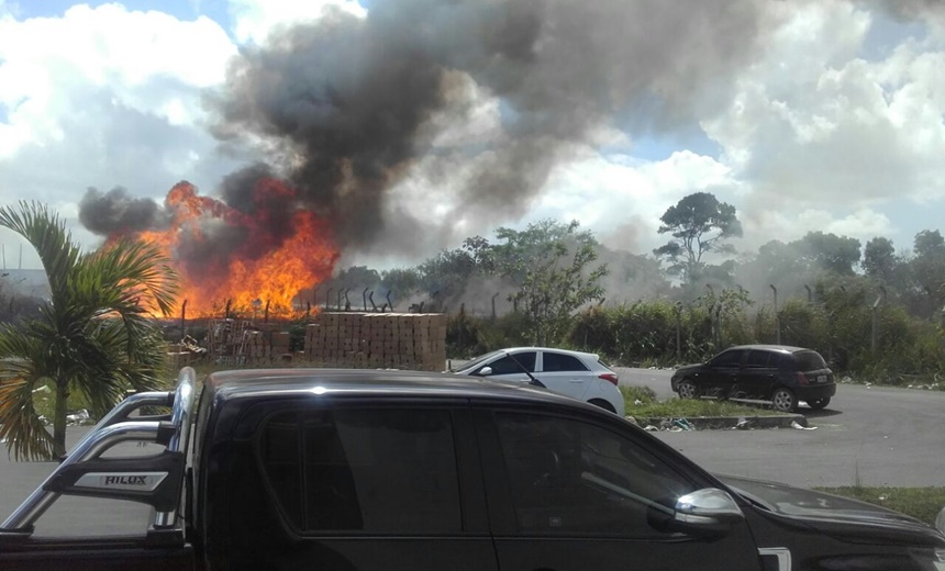 CIA-AEROPORTO: Incêndio provocado por &#8220;bituca&#8221; de cigarro é controlado pelos Bombeiros