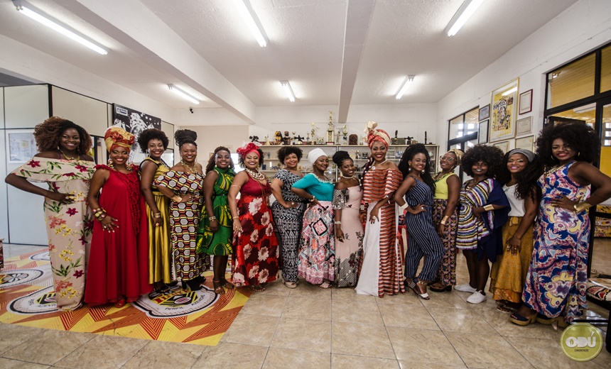 Candidatas à Noite da Beleza Negra participam de oficinas com Tia Má e Sulivã Bispo