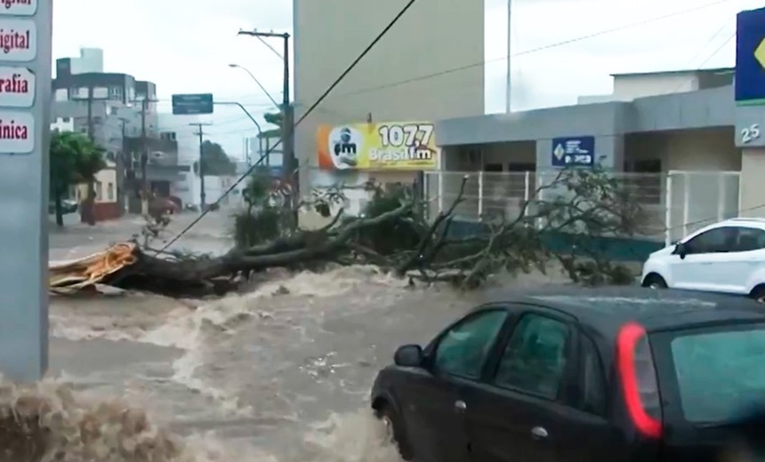 &#8216;TÁ BRABO&#8217;: Vitória da Conquista tem quase toda chuva do mês em duas horas