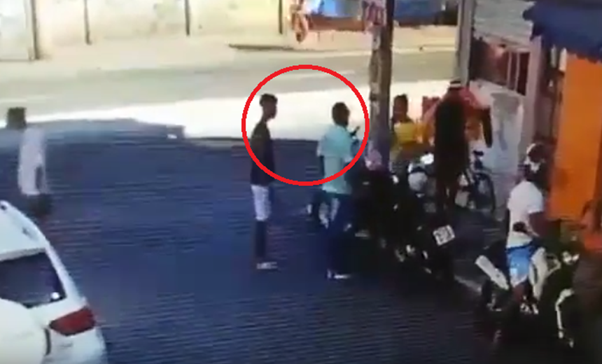 FLAGRANTE: Vídeo mostra homens roubando motocicleta no bairro da Ribeira; Assista