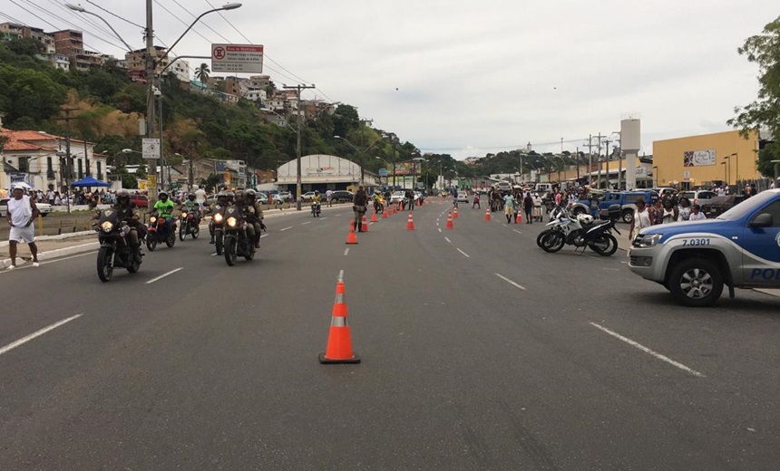 SEGURANÇA: Polícia intensifica fiscalização e aborda veículos durante Lavagem do Bonfim