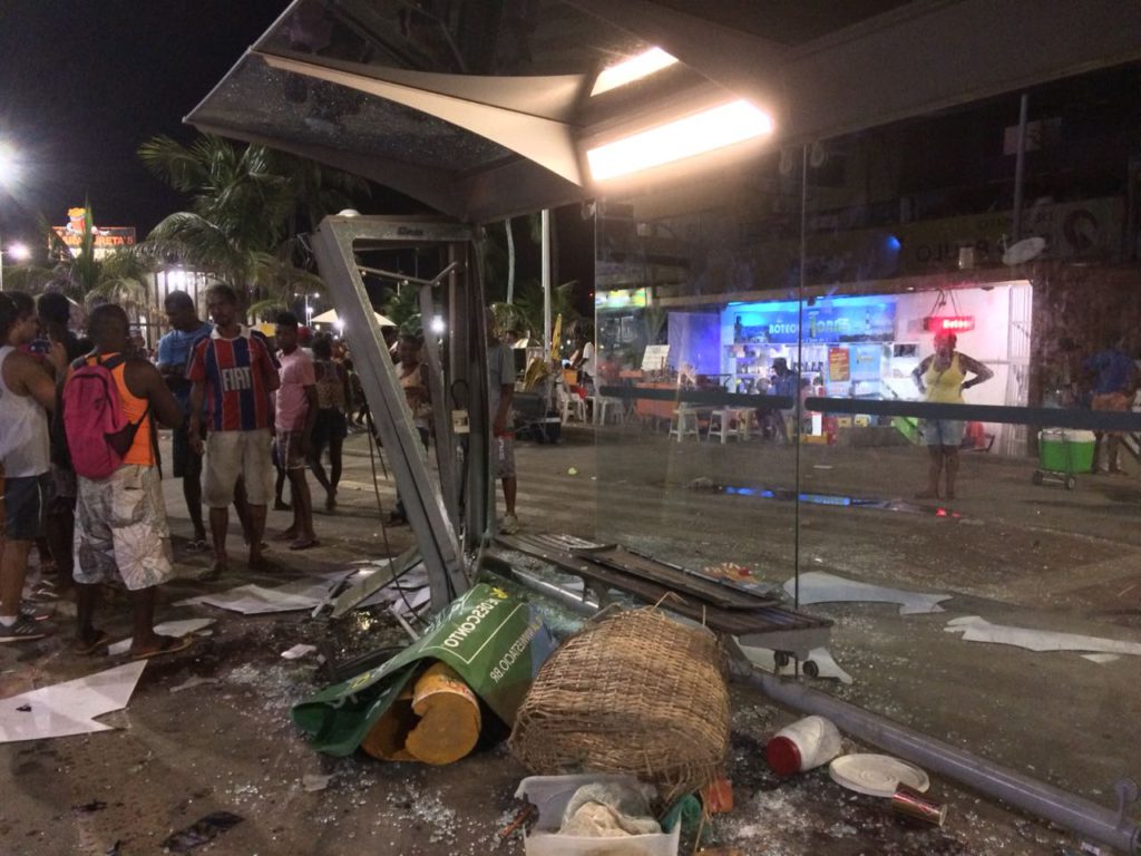 ITAPUÃ: Motorista perde o controle da direção e atropela pelo menos seis pessoas