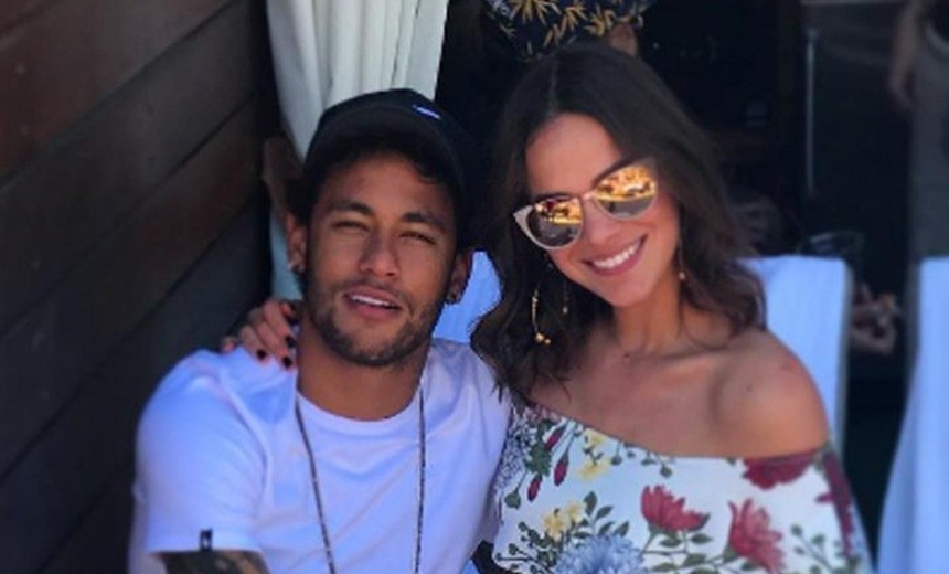 Neymar manda flores e Bruna Marquezine se declara: &#8220;Eu te amo&#8221;