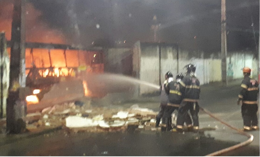 Após incêndio em garagem, Prefeitura faz remanejamento da frota de ônibus em Salvador