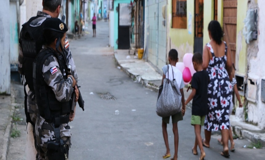 MATA ESCURA: Polícia ocupa bairro após mortes e confronto entre traficantes; Veja vídeos