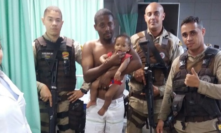 NO SUFOCO: Policiais salvam bebê que apresentava problemas de respiração em Salvador