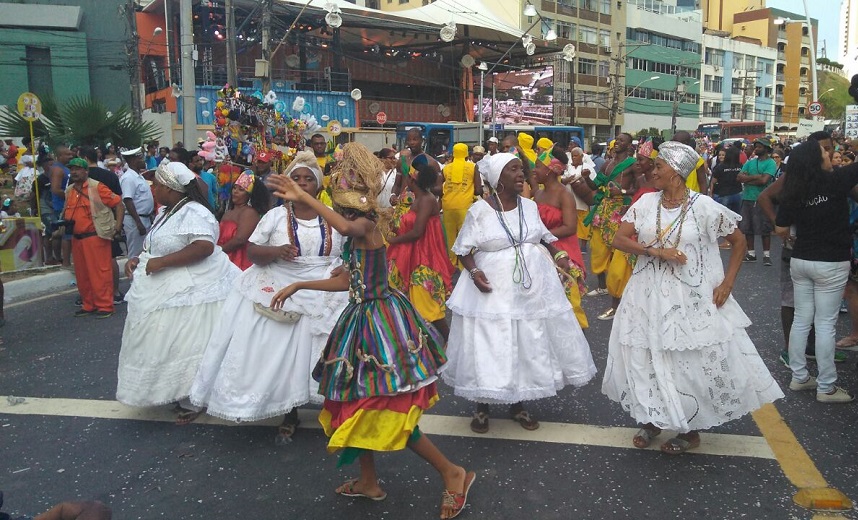 Fuzuê agita baianos e turistas durante pré-carnaval no Circuito Orlando Tapajós