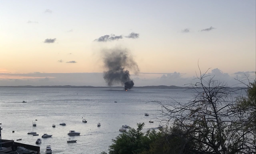 SUSTO: Lancha pega fogo na Baía de Todos-os-Santos; Bombeiros não localizaram vítimas