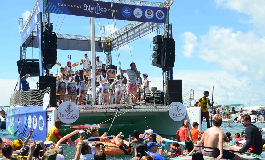 NOVIDADE: Carnaval Náutico leva folia para as águas da Baía de Todos-os-Santos; Veja fotos