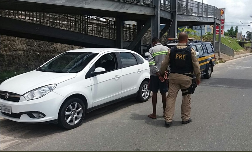 BR 324: Durante fiscalização, PRF recupera veículo roubado em janeiro deste ano