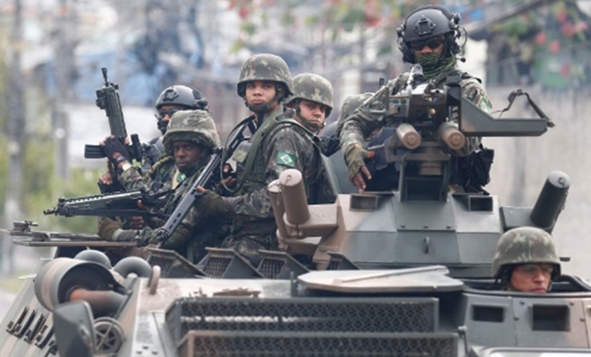 INSEGURANÇA: Militares fazem operação em favela do Rio de Janeiro