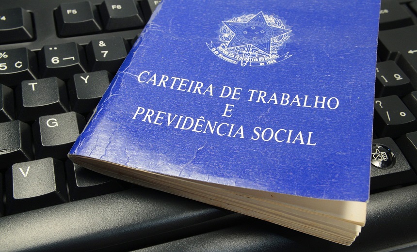 QUEDA: Trabalho formal tem diminuição de 1,7% no país, segundo dados do IBGE