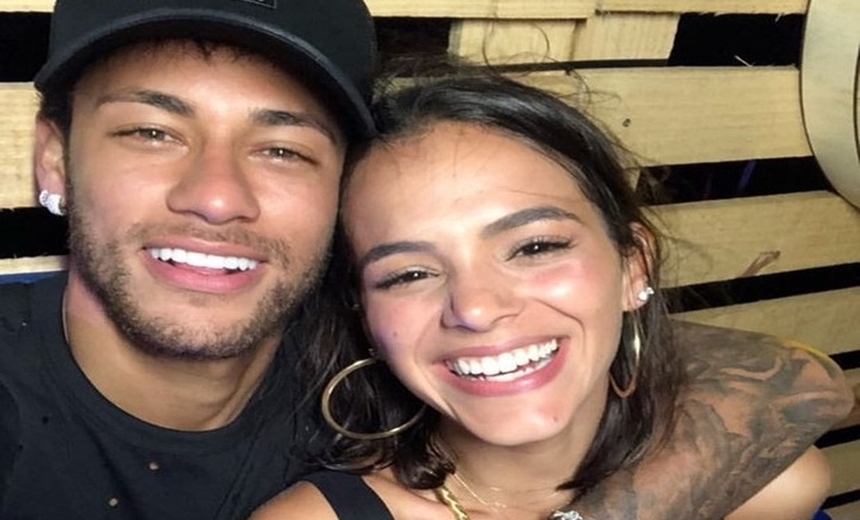 EM RECUPERAÇÃO: De alta, Neymar deixa hospital com Bruna Marquezine