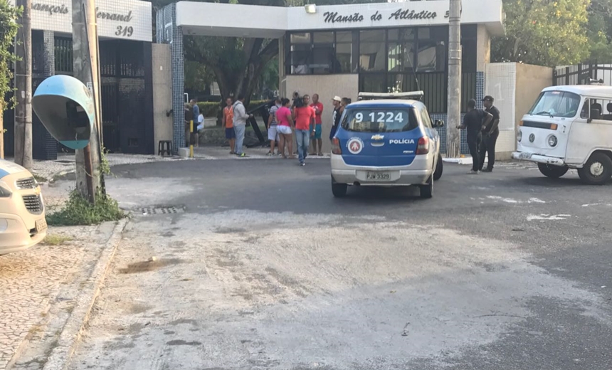 Bandidos invadem prédio de luxo durante perseguição policial em Salvador; Um morre