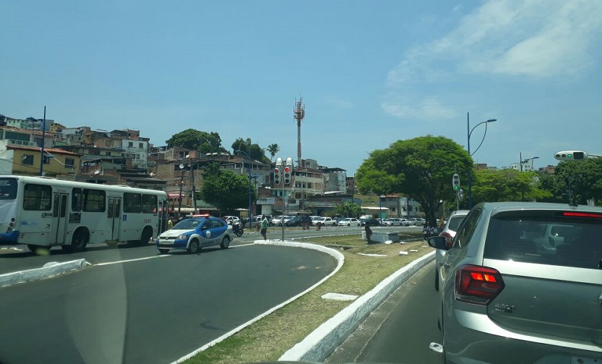 VASCO DA GAMA: Motociclista fica ferido após colisão com ônibus em faixa exclusiva