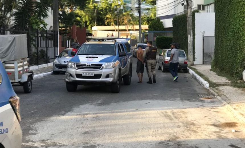 Homem que perseguiu bando no Rio Vermelho é PM e se apresenta; Suspeitos são identificados