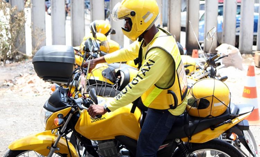 Entrega de credenciais para mototaxistas começa nesta segunda-feira; Confira edital