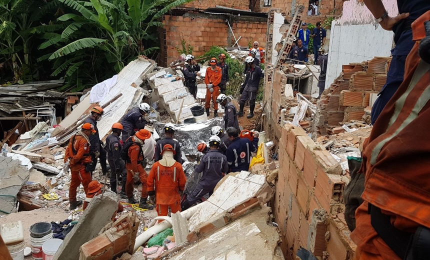 TRAGÉDIA EM PITUAÇU: Bombeiros encerram resgate 11 horas após buscas por vítimas