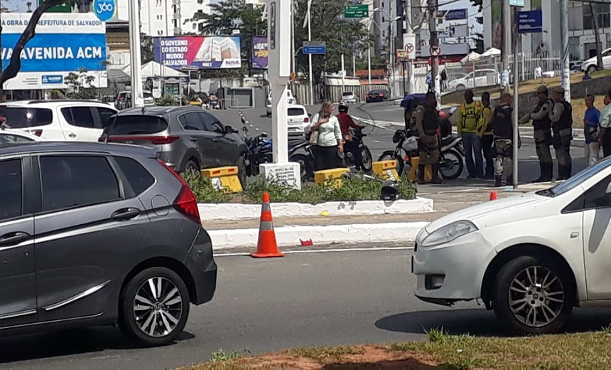 FATALIDADE: Passageira de mototaxista morre em batida na região do Itaigara