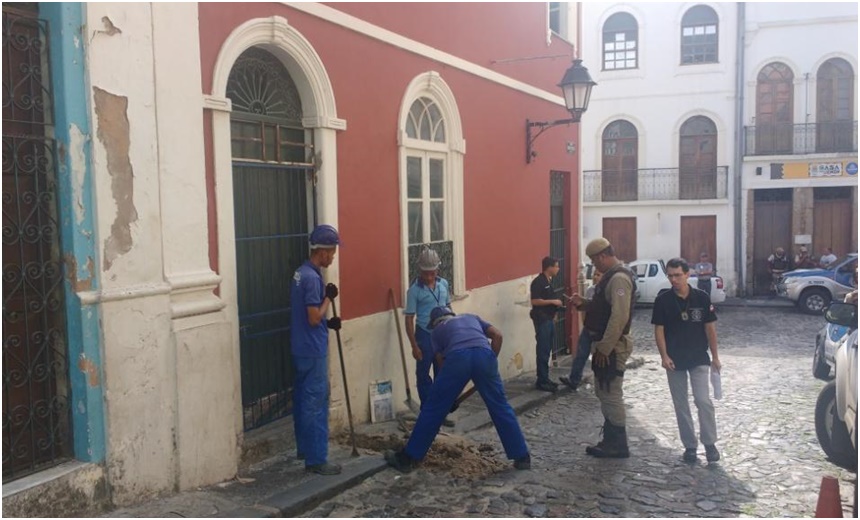 ILEGALIDADE: Embasa flagra &#8216;gato de água&#8217; em onze imóveis no Pelourinho