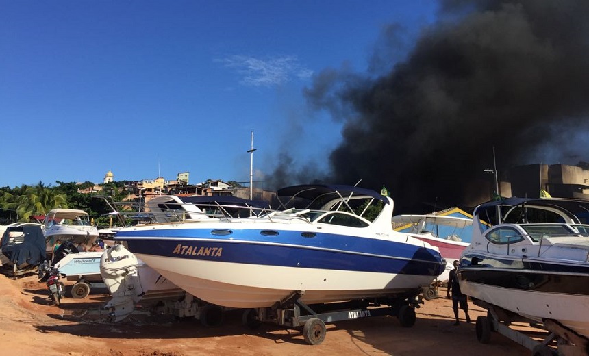 INCÊNDIO NO BONFIM: Pelo menos 30 embarcações foram atingidas pelas chamas