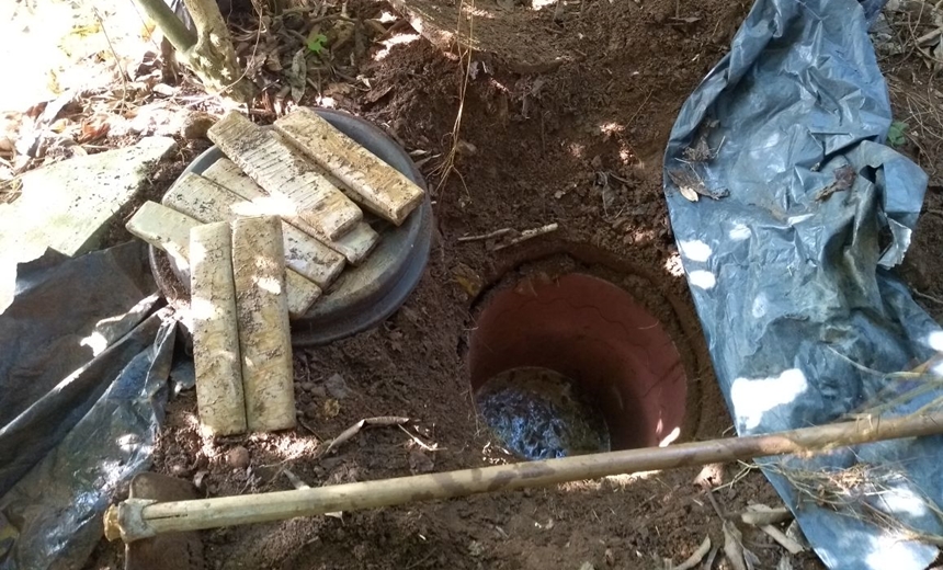 ATÉ O SANTO DUVIDA: Tabletes de maconha são encontrados dentro de terreiro em Salvador