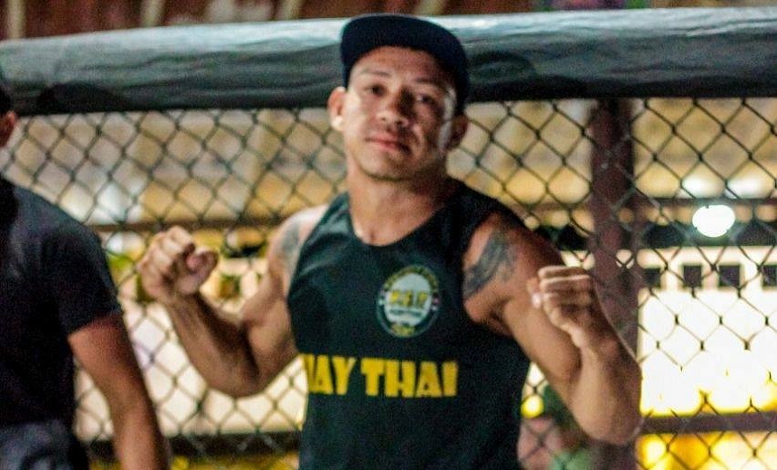 CRUELDADE: Lutador de MMA é morto a facadas na frente de esposa e filho