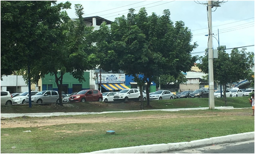 Rompimento em adutora no Dique do Tororó causa bloqueio de via e engarrafamento