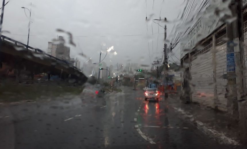 CHUVA EM SALVADOR: Codesal registra cinco ameaças de desabamento neste sábado