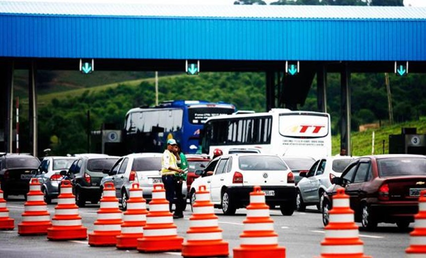 Mesmo baleado, homem salta do porta-malas de carro e pede ajuda no pedágio da BR-324