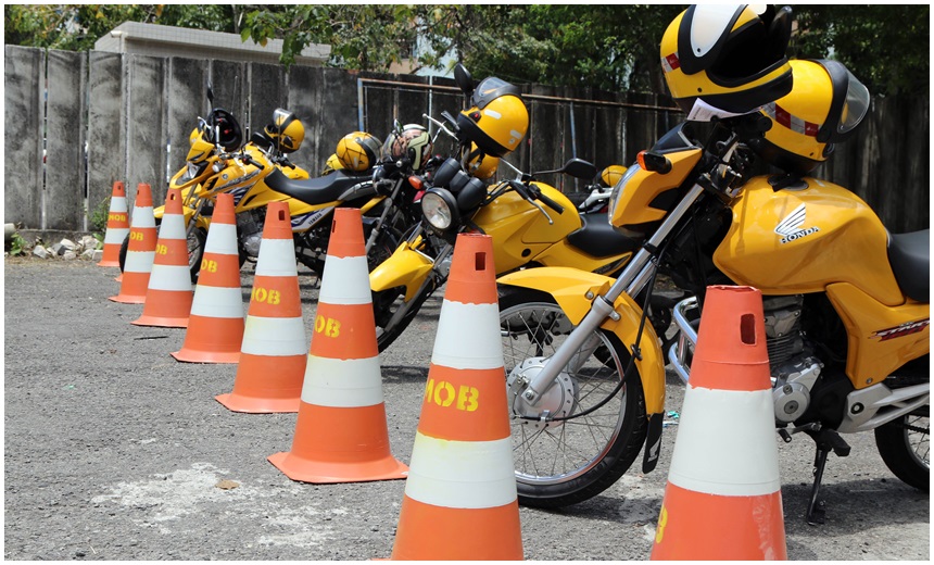 Mototaxistas promovem manifestação na região do Dique do Tororó