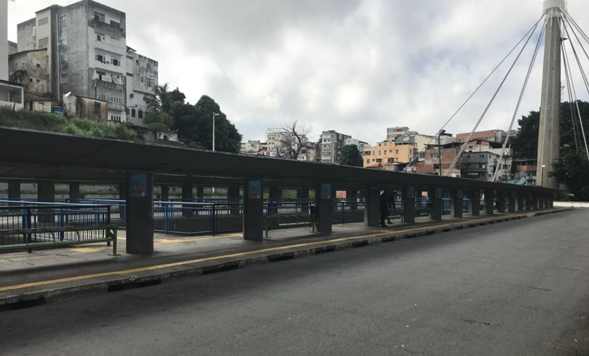 Salvador amanhece sem ônibus neste domingo; veja vídeo