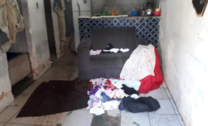 Suspeito de matar criança em Camaçari revirou a própria casa antes de fugir; veja fotos