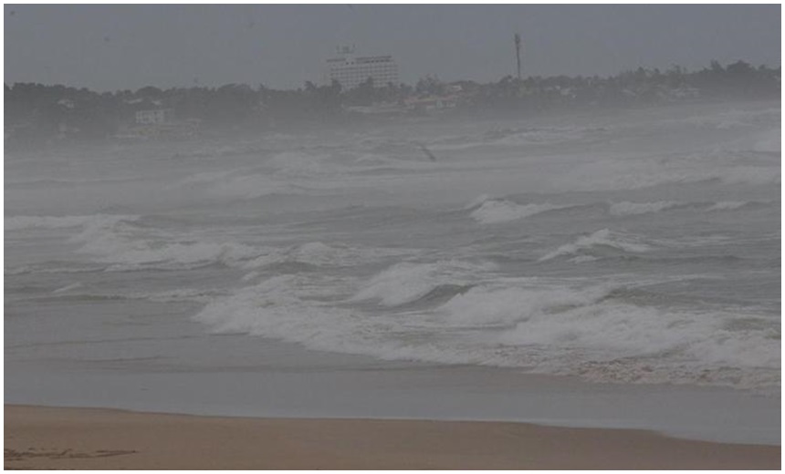 Por conta de mau tempo, Marinha alerta para ondas de até quatro metros no litoral baiano