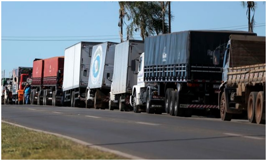 Caminhoneiros voltam a fechar rodovias baianas em protesto contra aumento do diesel