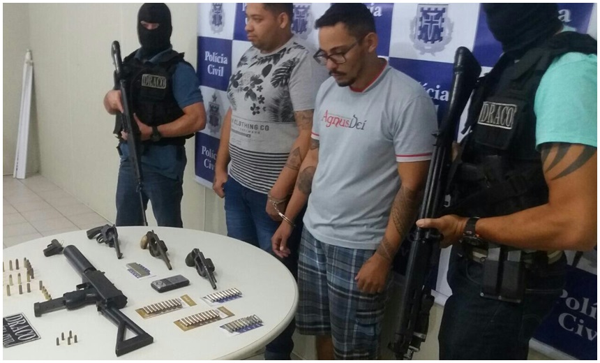 Polícia encontra submetralhadora escondida em piso com fundo falso, em Vitória da Conquista