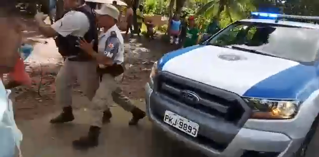 Veja vídeo: PM atira contra manifestante na BR-101; &#8220;evitou mal maior&#8221;, diz major